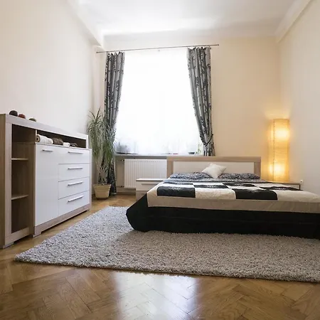 Old Town Apartman *